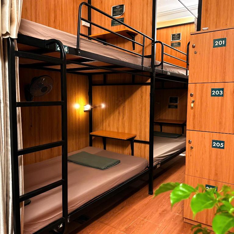 AprilBox Trackside Hostel – Hanoi